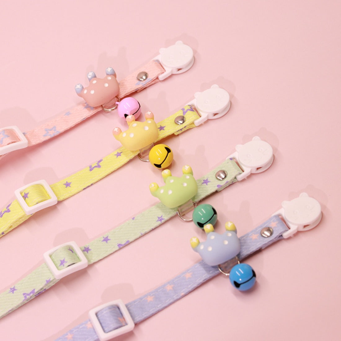 Packaging of the Mokka Crown Charm Breakaway Collar