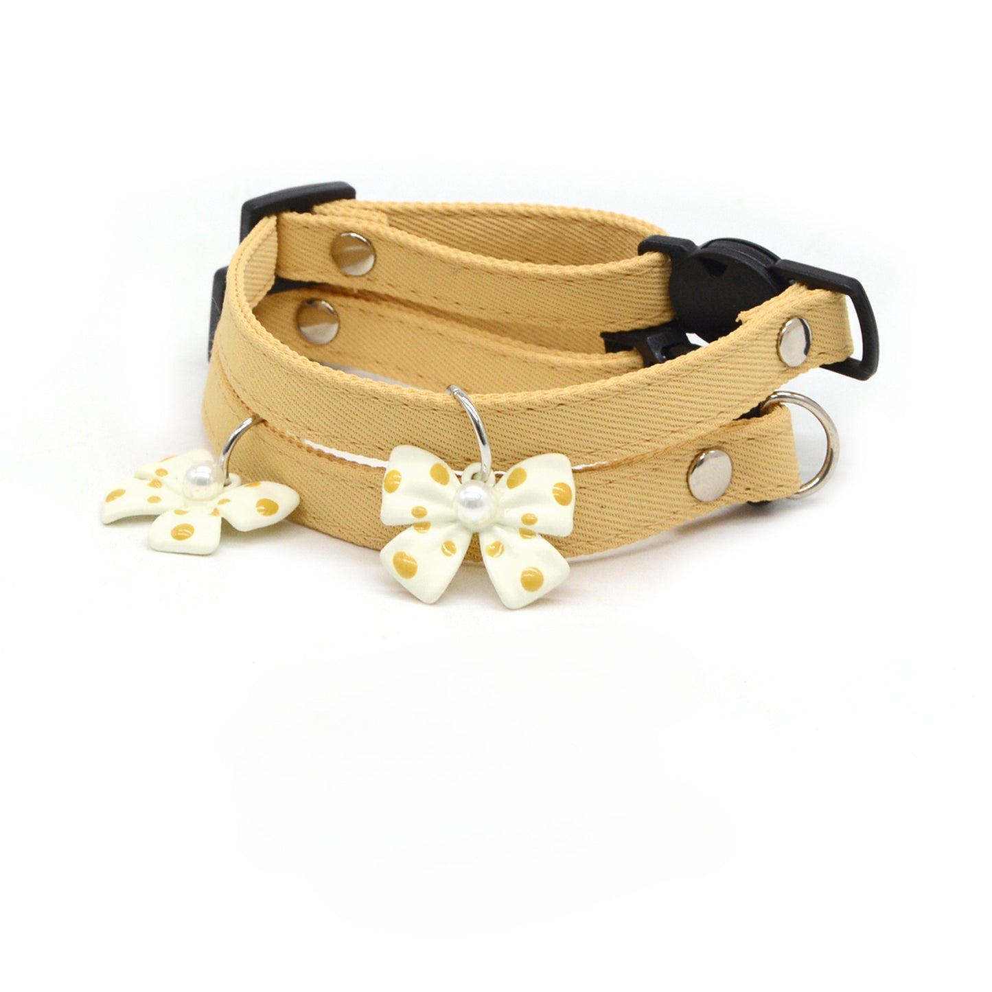 Detailed shot of the bow charm and stitching on the Mokka polka dot collar