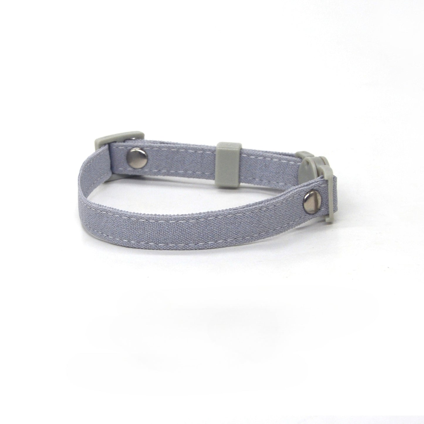 Mokka collar worn by a cat with focus on collar fit and comfort