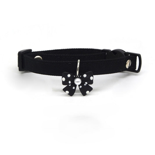 Close-up of the polka dot bow charm attached to the Mokka breakaway collar