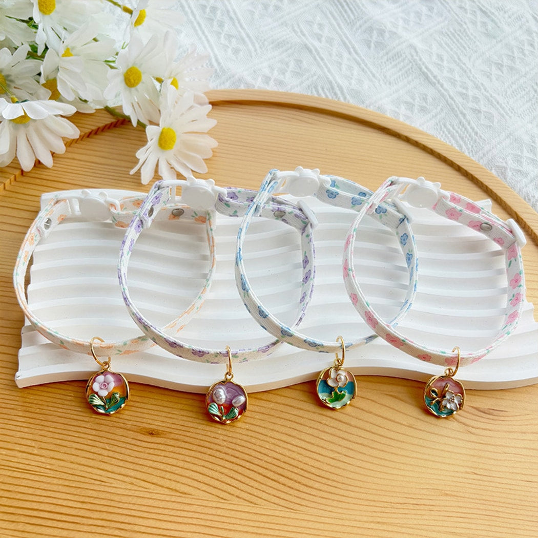 Mokka - Adjustable Floral Pendant Cat Collar