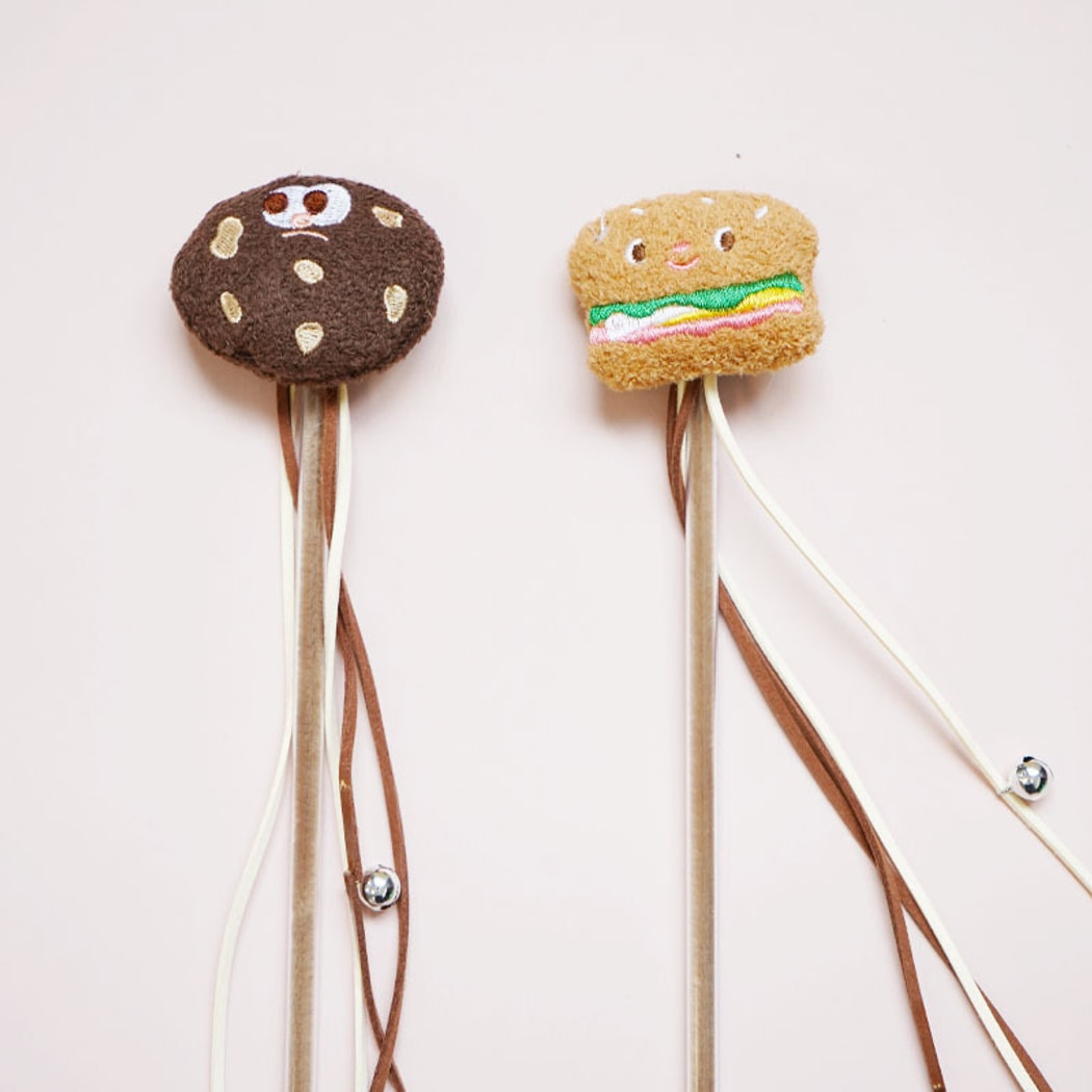 Moo - Cookie and Hamburger Shapes Cat Wand Toy