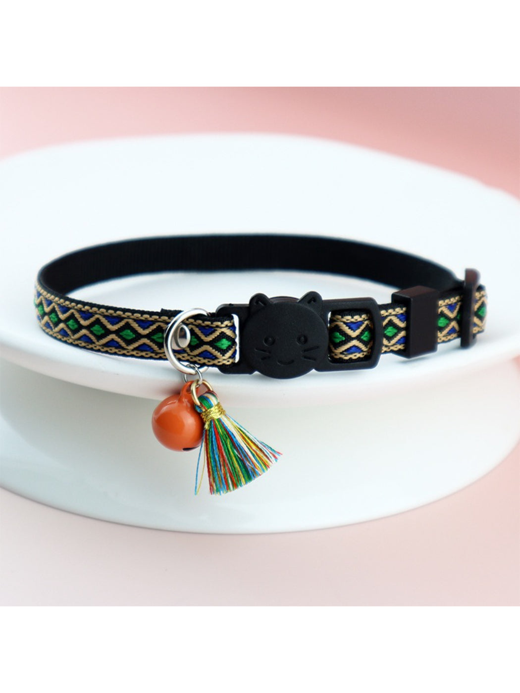 Close-up of Mokka Boho pattern cat collar breakaway clasp mechanism