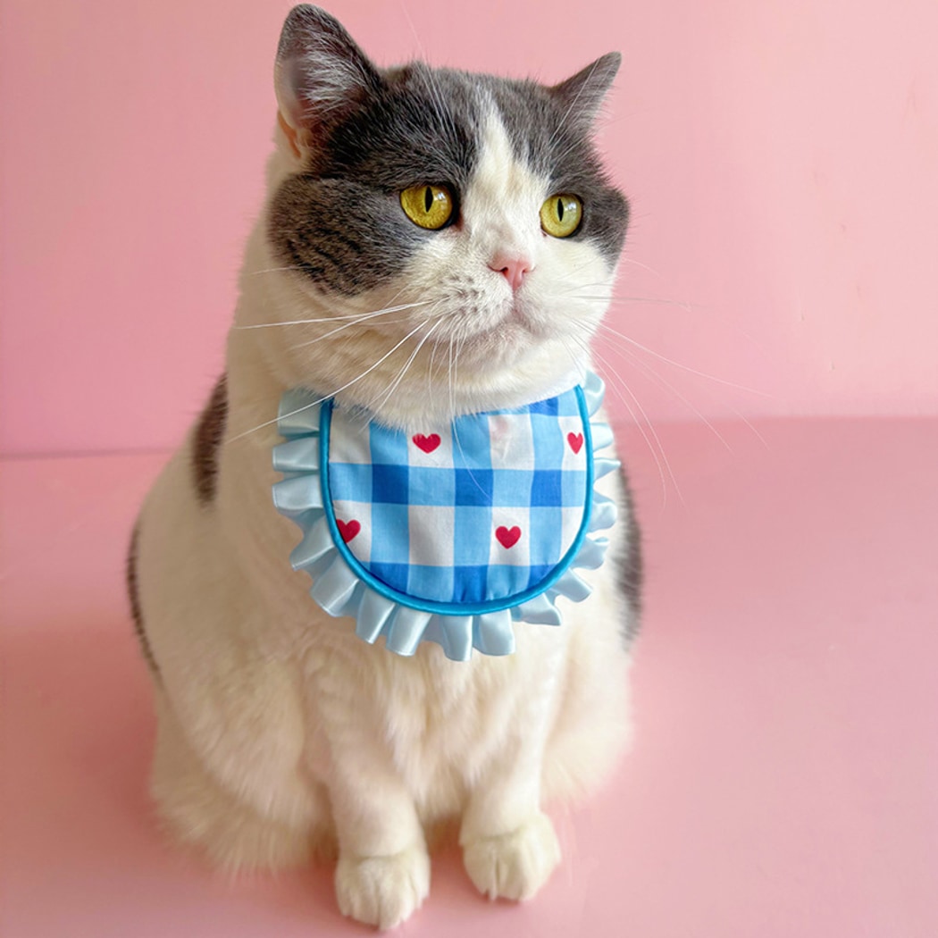 Mokka - Plaid Heart Ruffle Tie Cat Bib