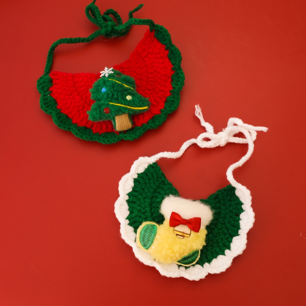 Christmoo - Festive Holiday Pattern Pet Bib