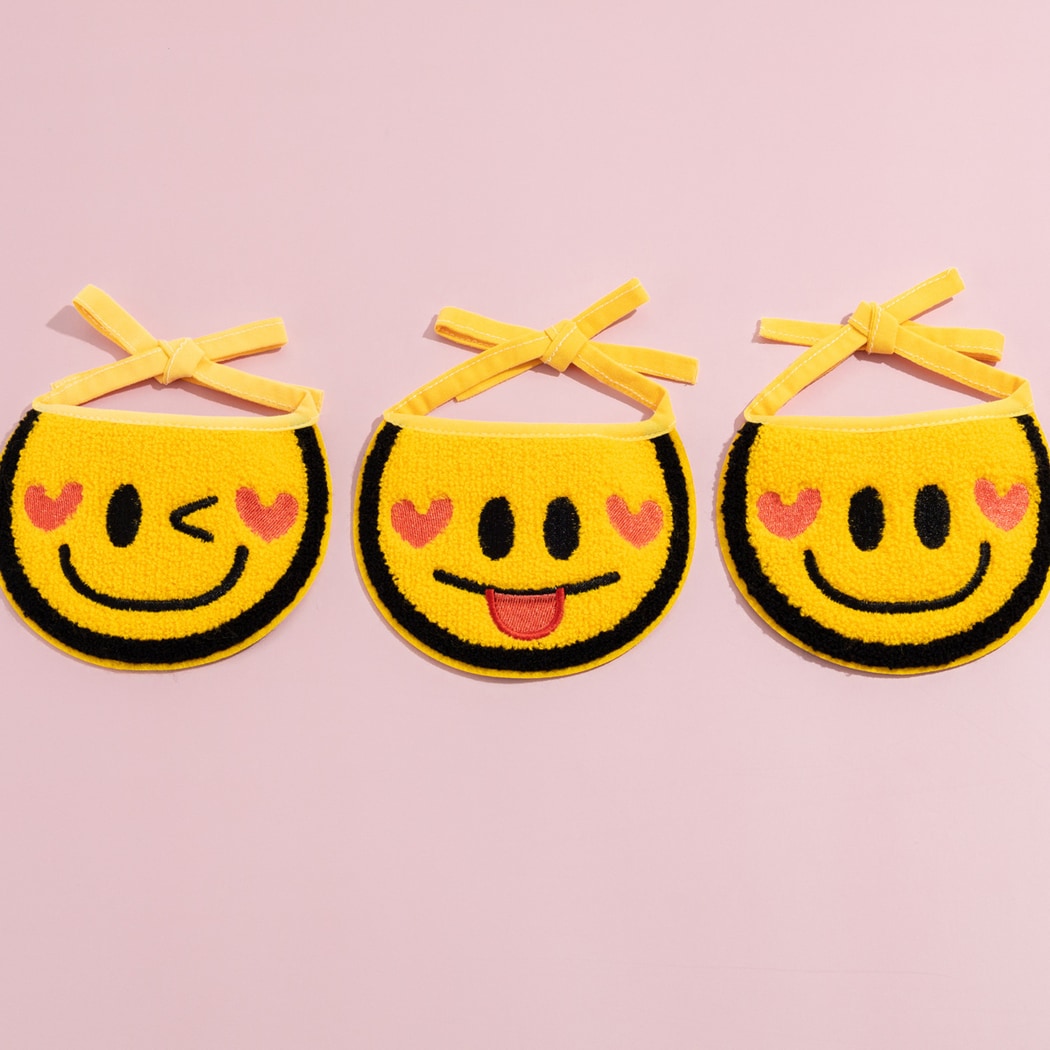 Mokka - Smiley Face Tie-On Cat Bib