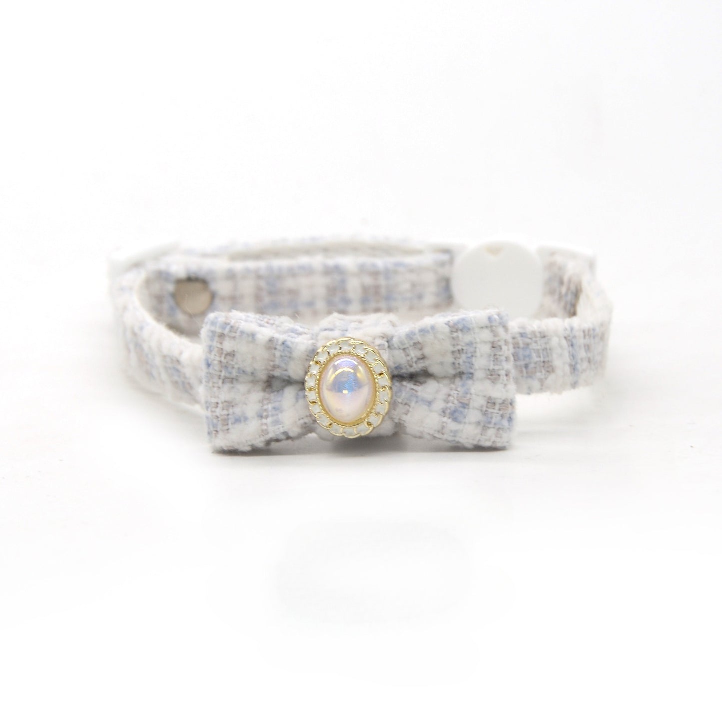 Side view of Mokka cat collar highlighting bead bow detail