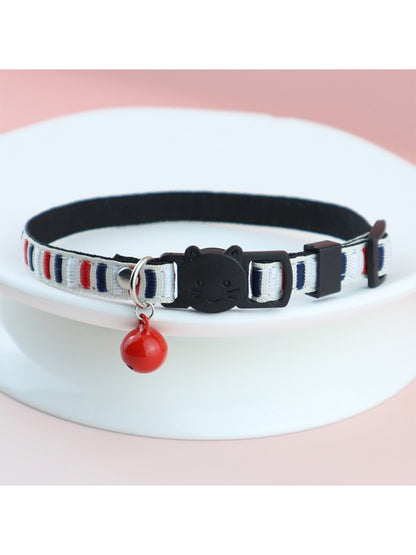 Mokka cat collar displayed on a white background emphasizing colorful design