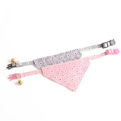 Close-up of Mokka floral cat collar featuring a bowtie design