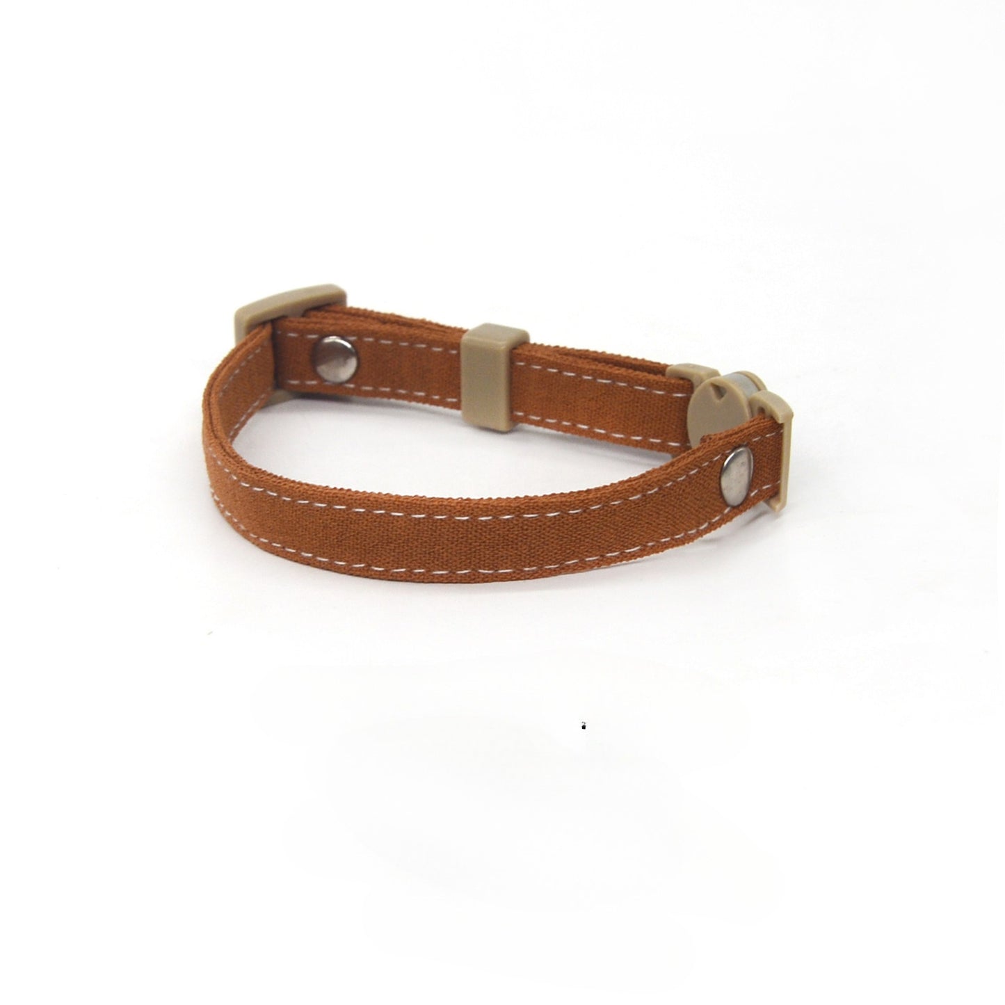 Side view of Mokka cat collar highlighting smooth fabric texture and stitching