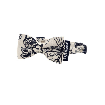 Breakaway clasp detail on the monochrome bow cat collar