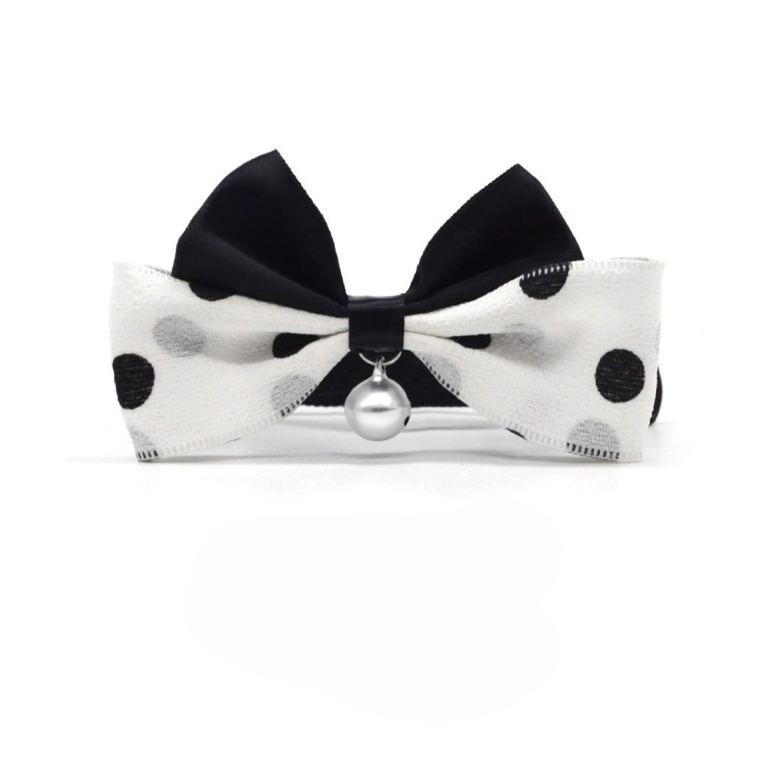 Close-up of Mokka cat collar’s polka dot bow and adjustable buckle