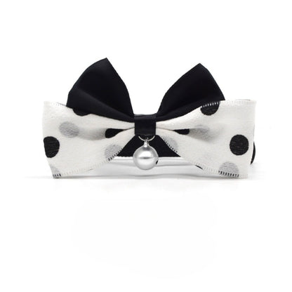 Close-up of Mokka cat collar’s polka dot bow and adjustable buckle