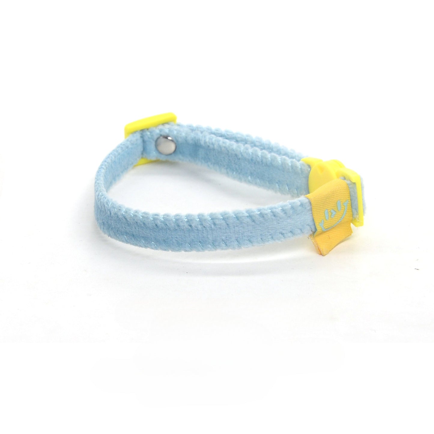 Cat wearing moka soft breakaway collar with visible buckle and ring