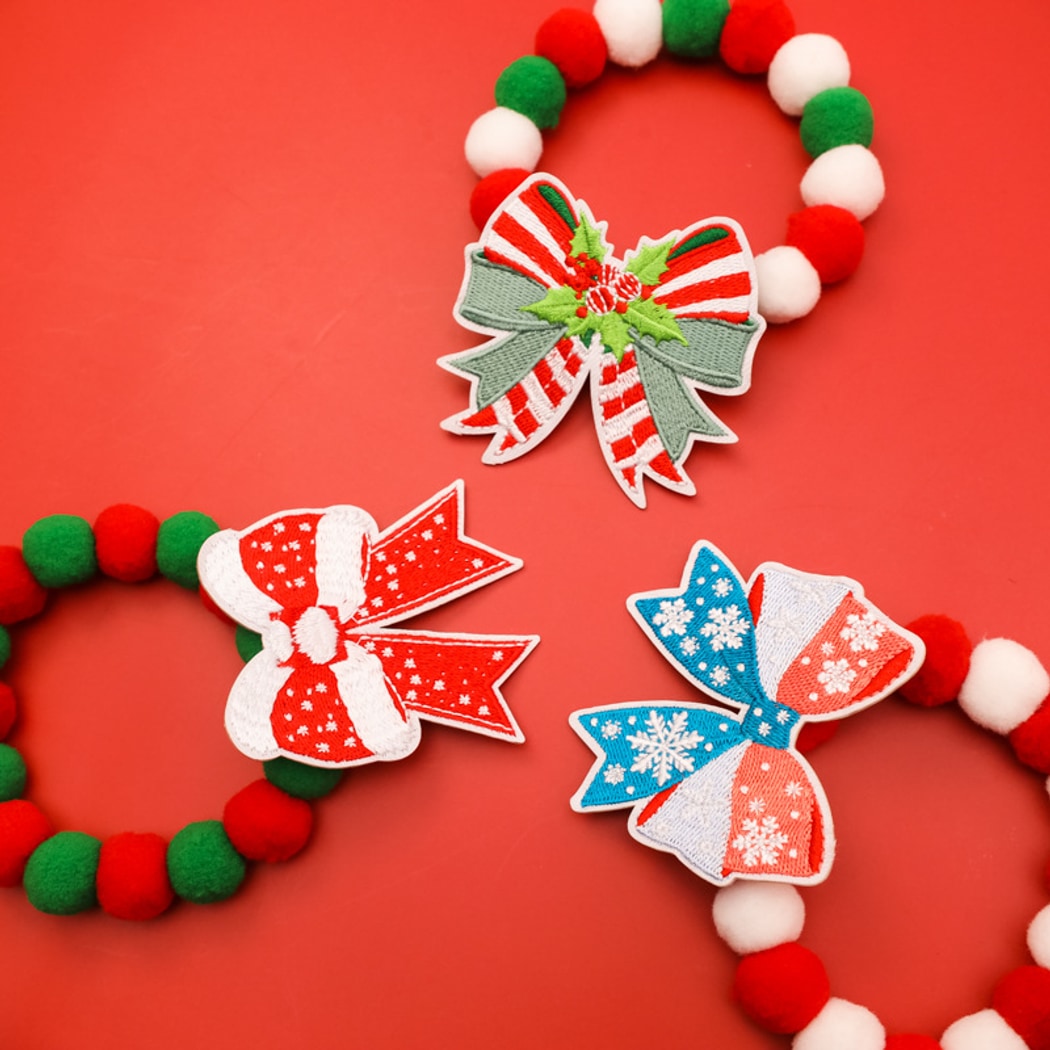 Christmoo - Christmas Bow Pom Pom Cartoon Cat Collar