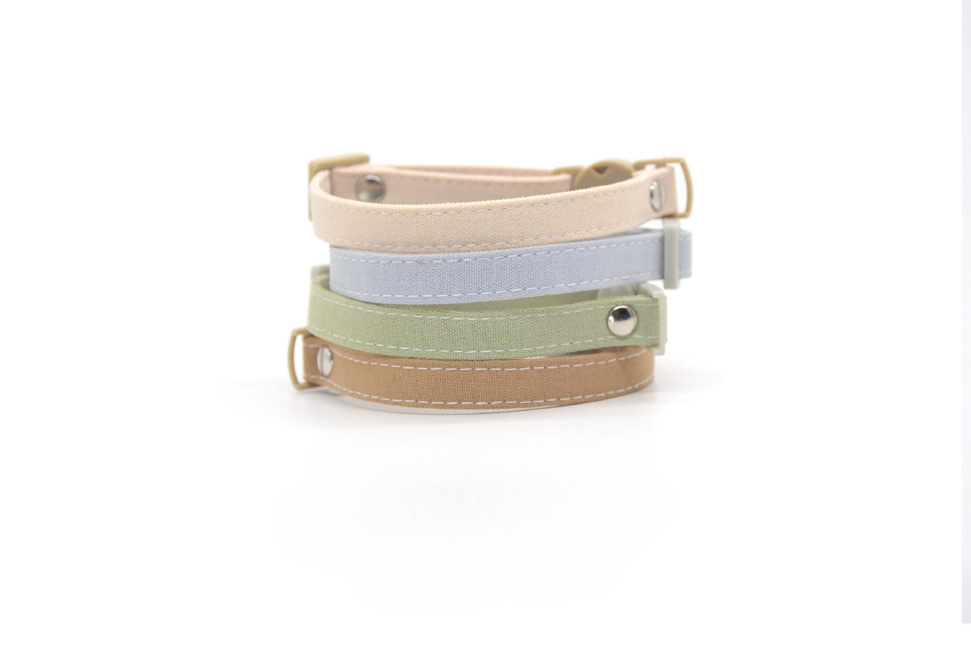 Mokka cat collar coiled to show flexibility and daily-use material