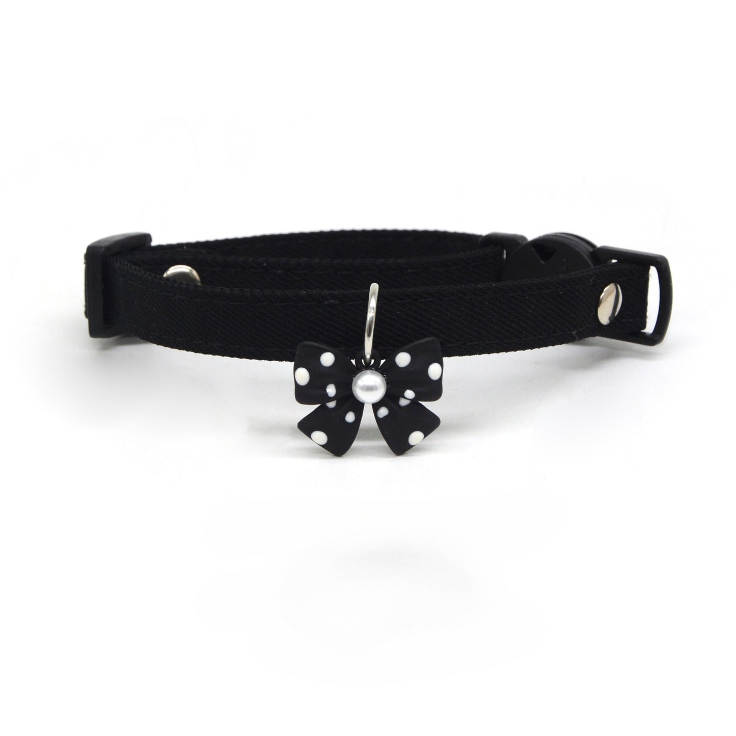 Close-up of the polka dot bow charm attached to the Mokka breakaway collar