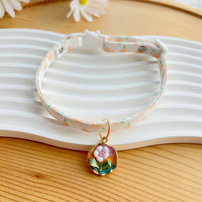Mokka - Adjustable Floral Pendant Cat Collar