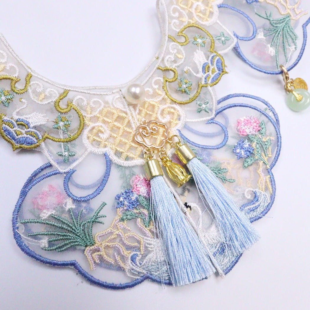 Mokka – Embroidered Blossom Collar