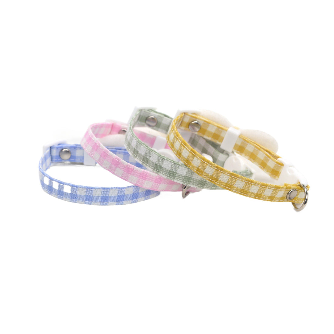 Cat wearing Mokka gingham wing breakaway collar with black and white check pattern and wing detail