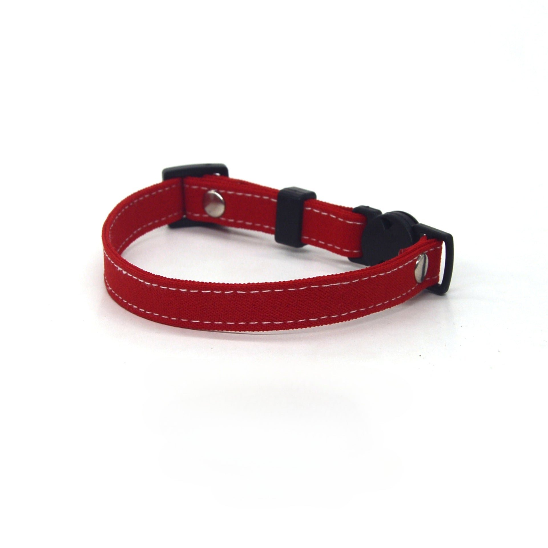 Close-up of Mokka cat collar buckle showing breakaway breakaway feature