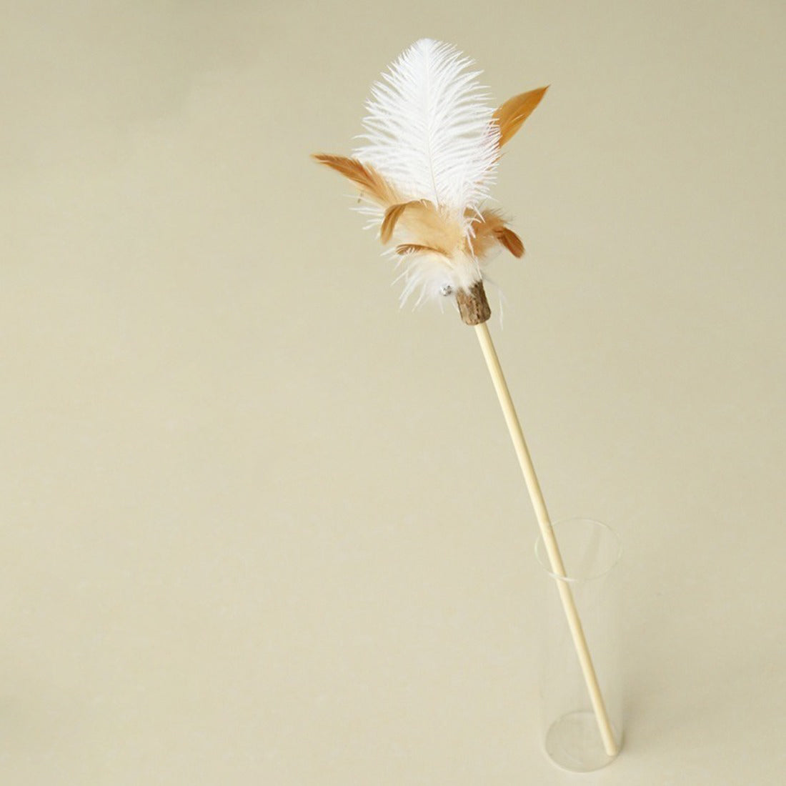 Side view of the Moo Interactive Feather Wand Cat Toy highlighting the feather arrangement