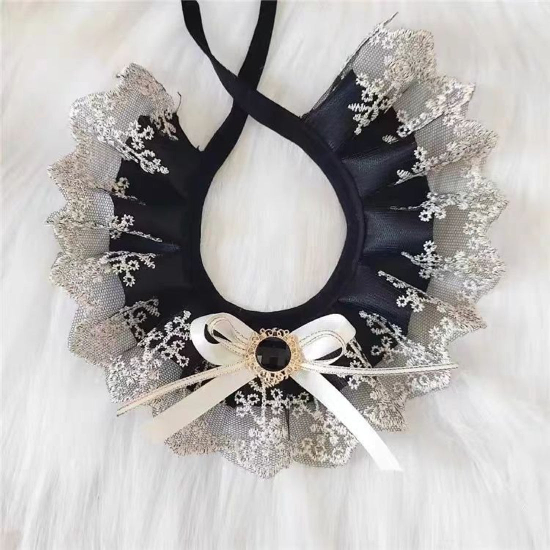 Black cat collar with ruffle design and silver buckle, named Mokka