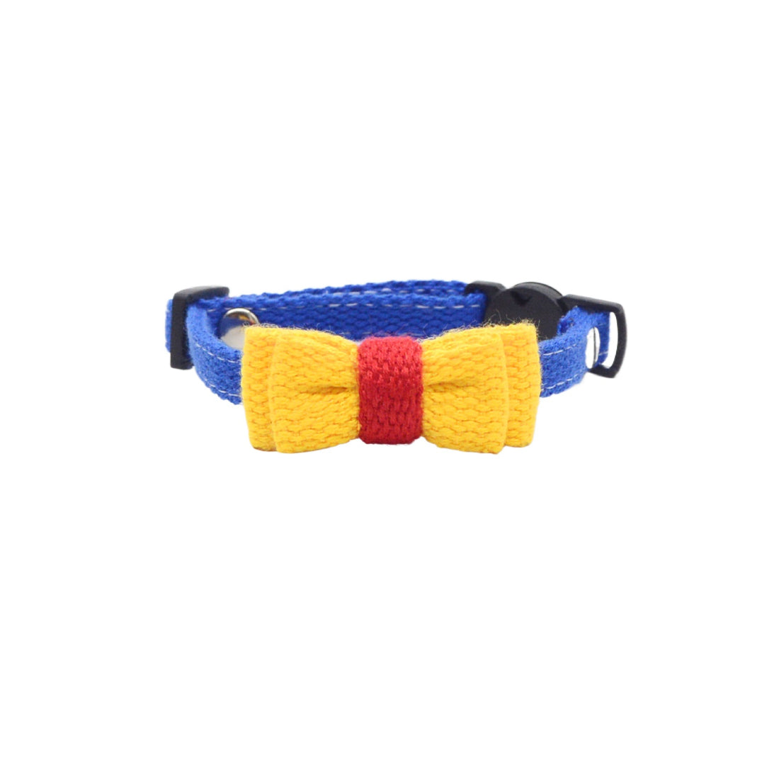 Mokka cat collar with textured bow worn by a gray tabby cat
