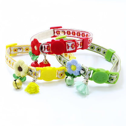 Mokka Floral Charm Cat Collar close-up focusing on floral design and charm