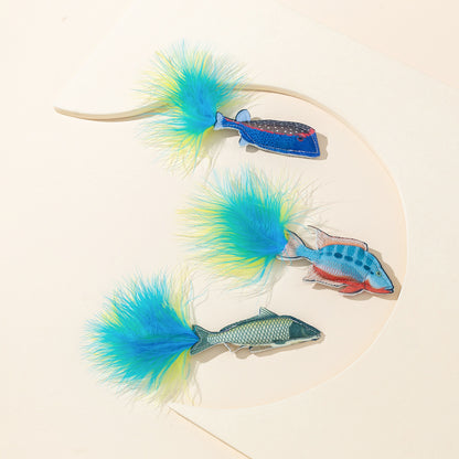 Moo - Feather-Tail fish-shaped cat toy