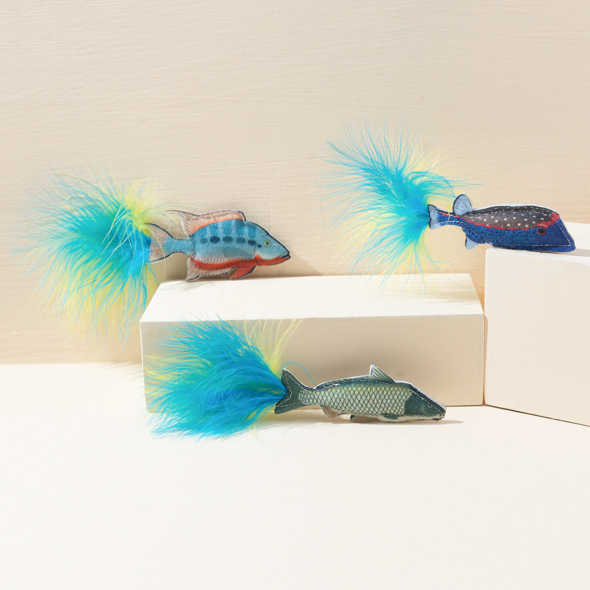 Moo - Feather-Tail fish-shaped cat toy