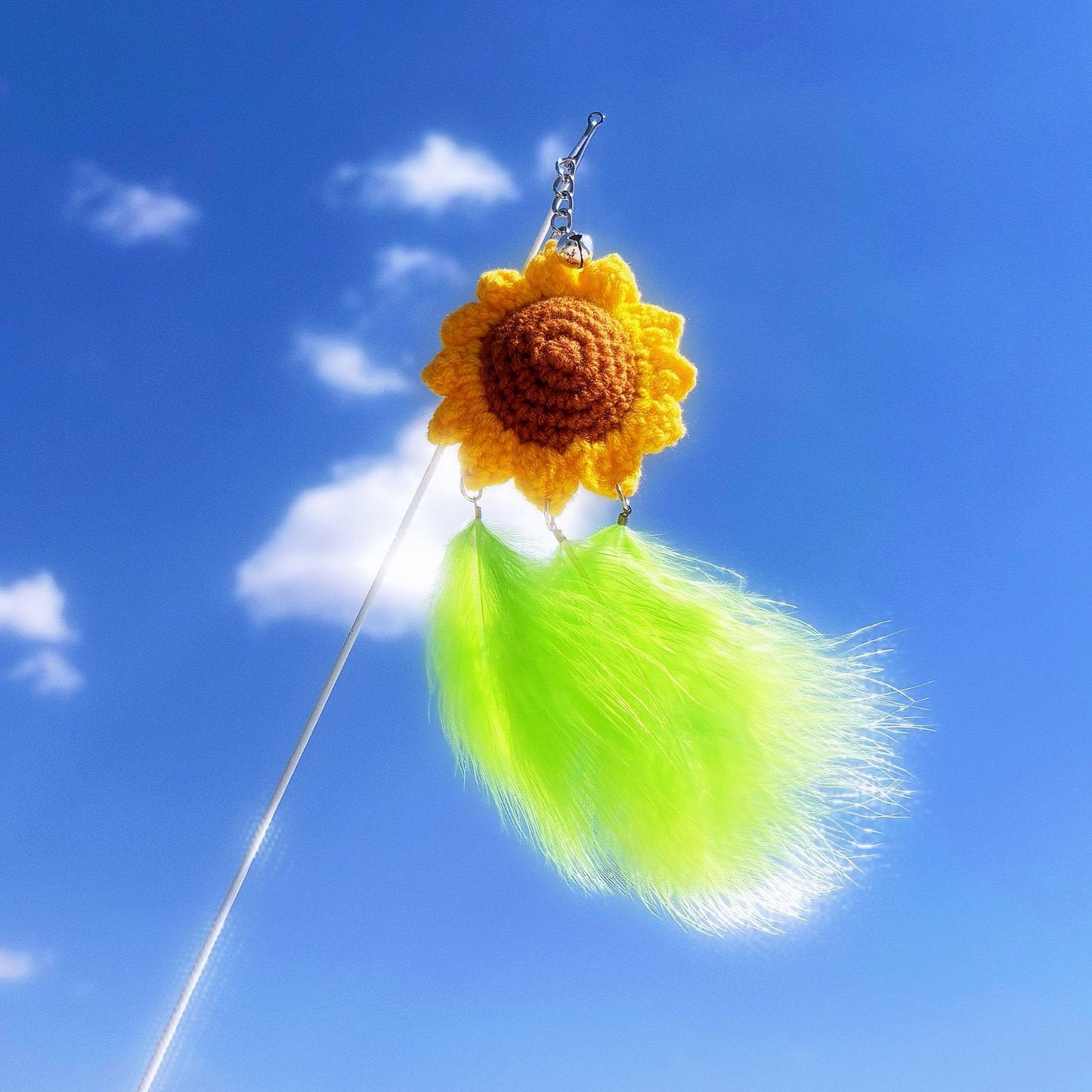 Close-up of Moo Sunflower Feather Bouquet Wand Cat Toy showing detailed sunflower and feather arrangement