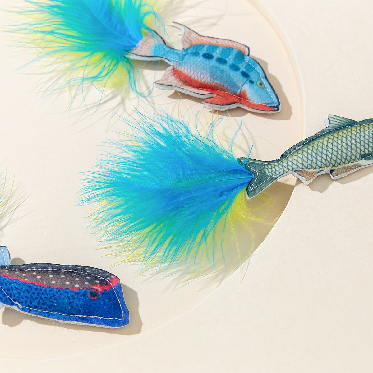 Moo - Feather-Tail fish-shaped cat toy