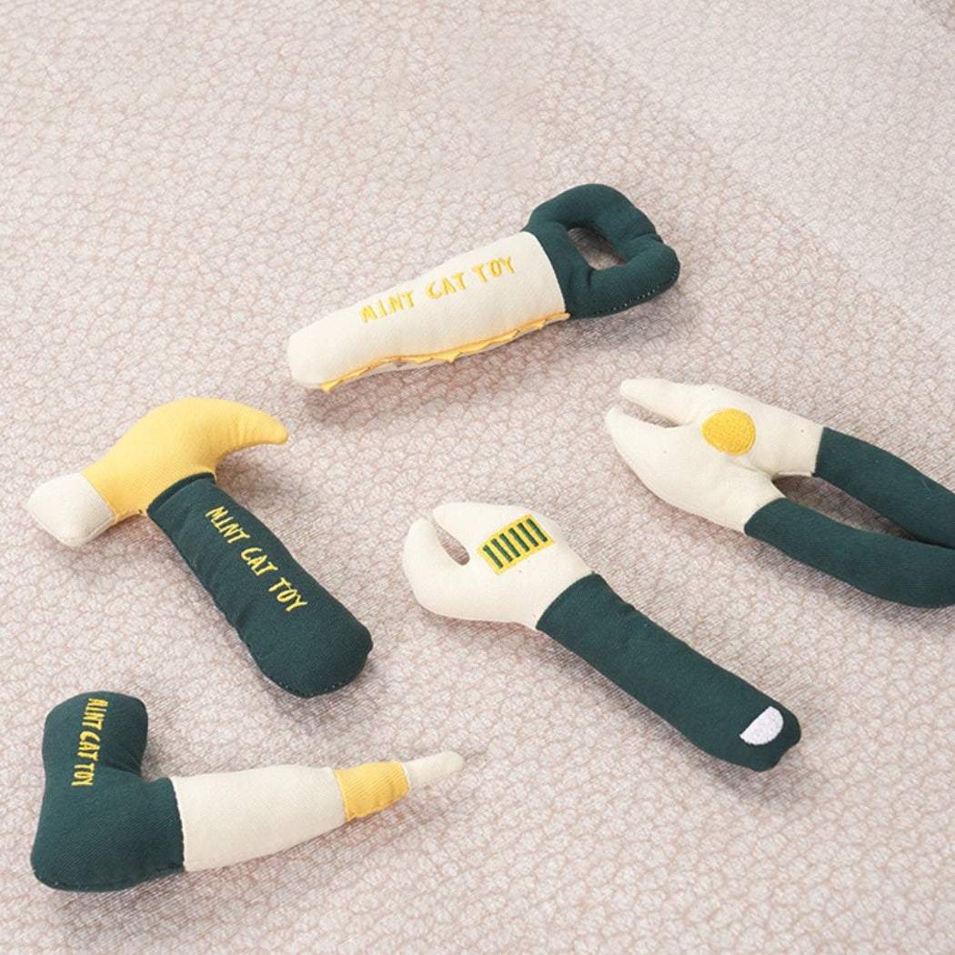 Moo – Tool Time Cat Toy