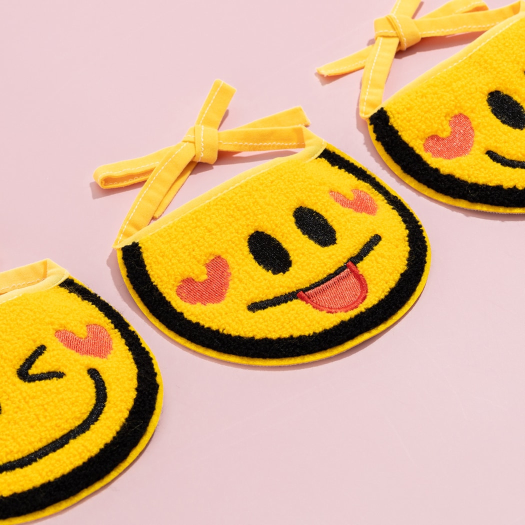 Mokka - Smiley Face Tie-On Cat Bib