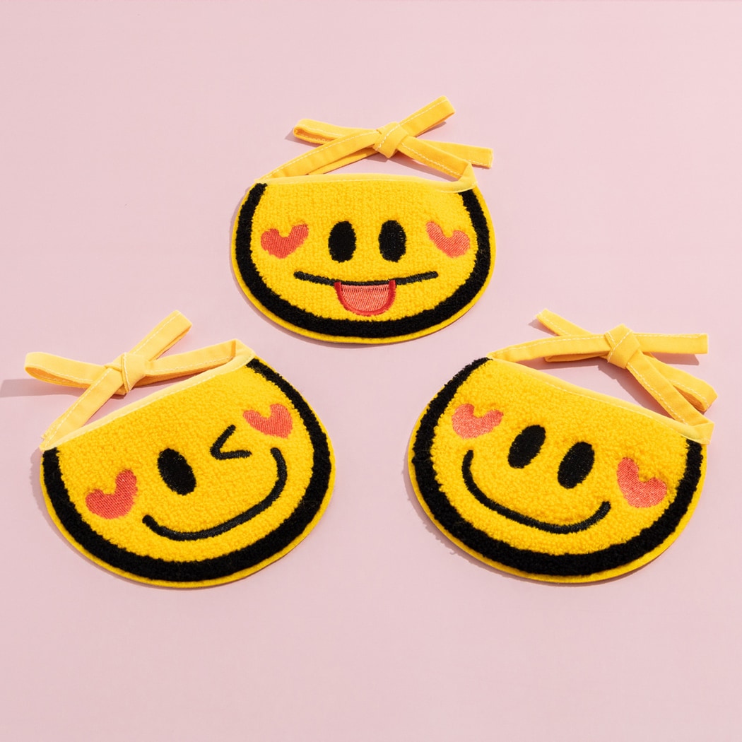 Mokka - Smiley Face Tie-On Cat Bib