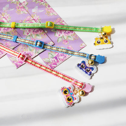 Mokka cat collar with tiger head charm displayed in natural light