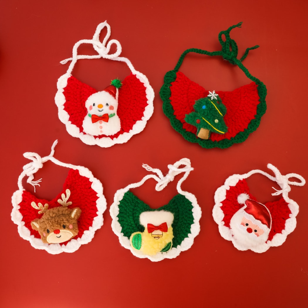 Christmoo - Festive Holiday Pattern Pet Bib