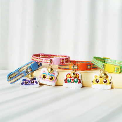 Mokka cat collar with tiger head charm photographed from above