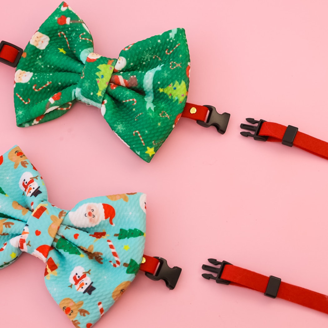 Christmoo - Holiday Print Pet Collar with Bow Accent