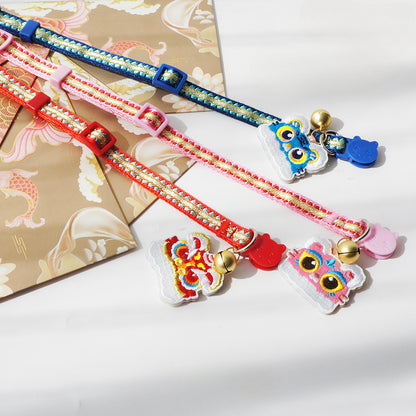 Close-up of tiger head charm on Mokka cat collar with clear details