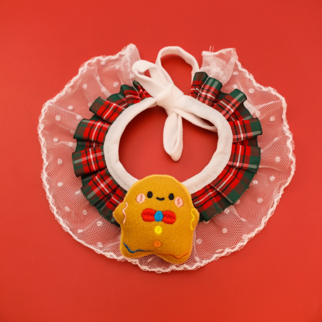 Christmoo - Cartoon Plaid Lace Trim Cat Christmas Collar