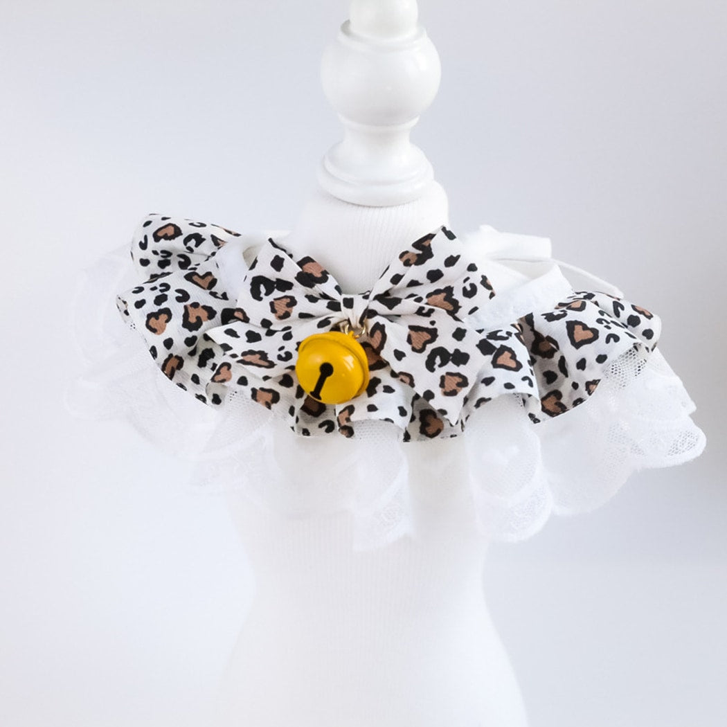 Mokka - Lace Ruffle Bow Bell Decorative Cat Collar