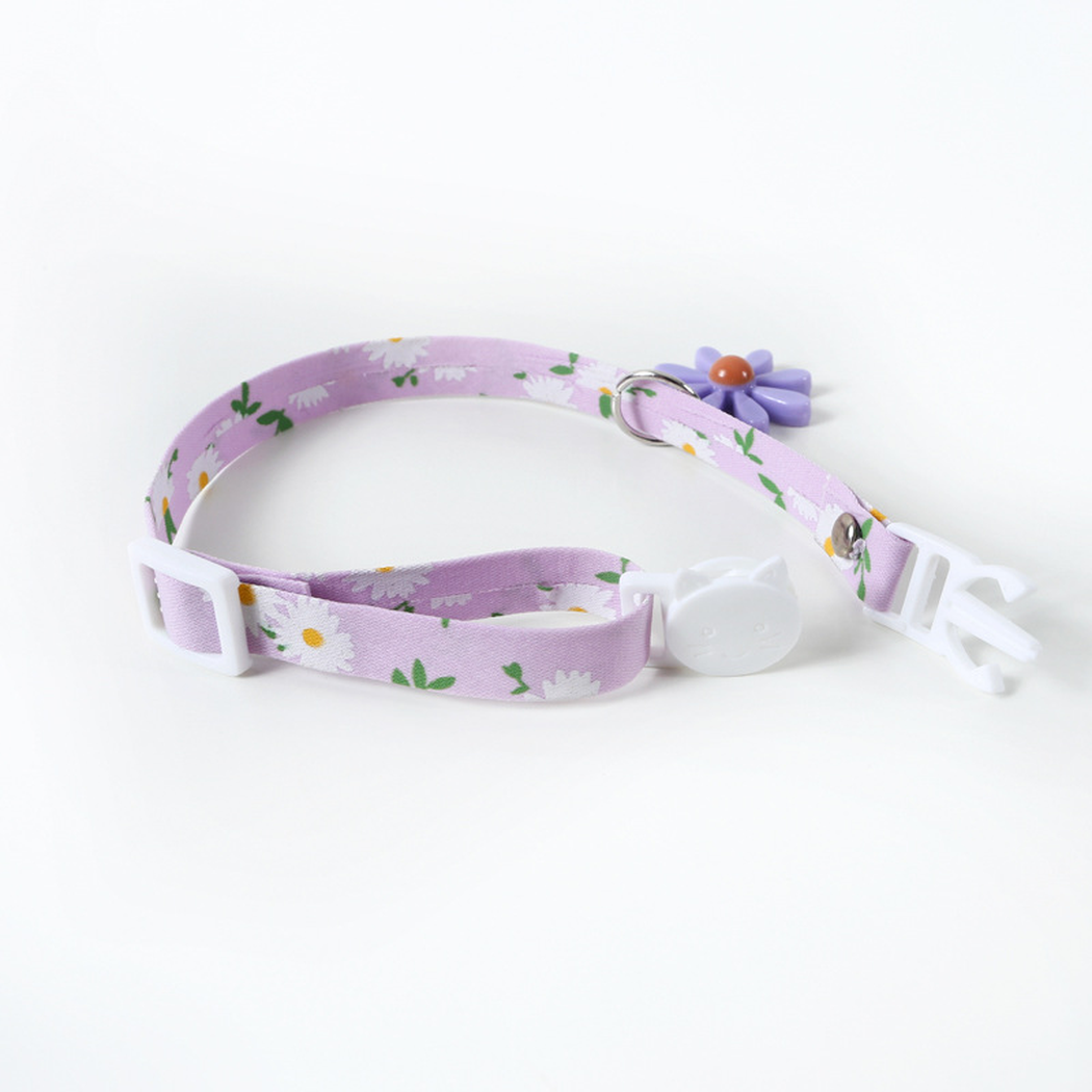 Close-up of the adjustable strap and white cat-face buckle