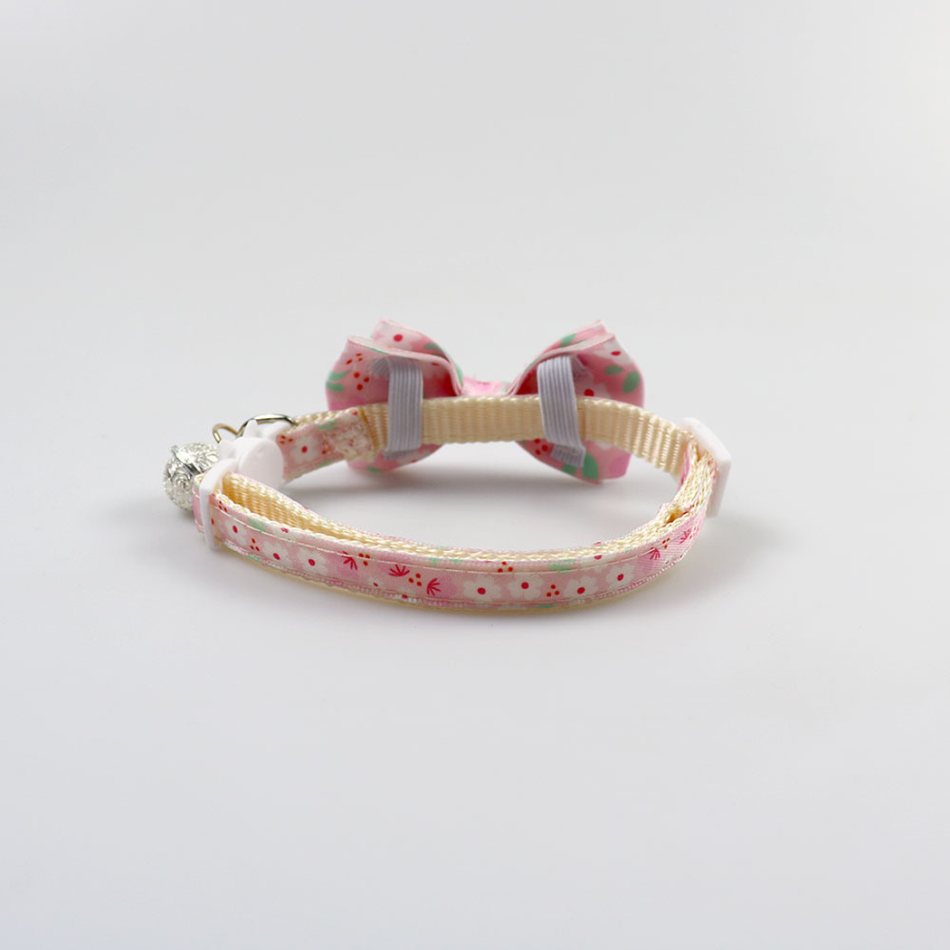 Rear view of the collar strap, bow loops, slider and cat-face buckle