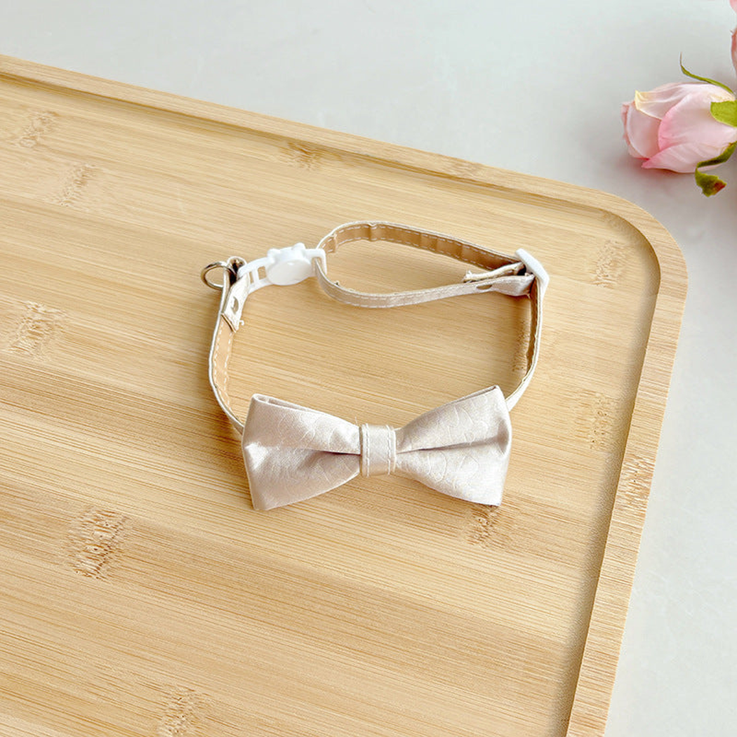 Ivory cat collar with tonal bow and cat-face buckle