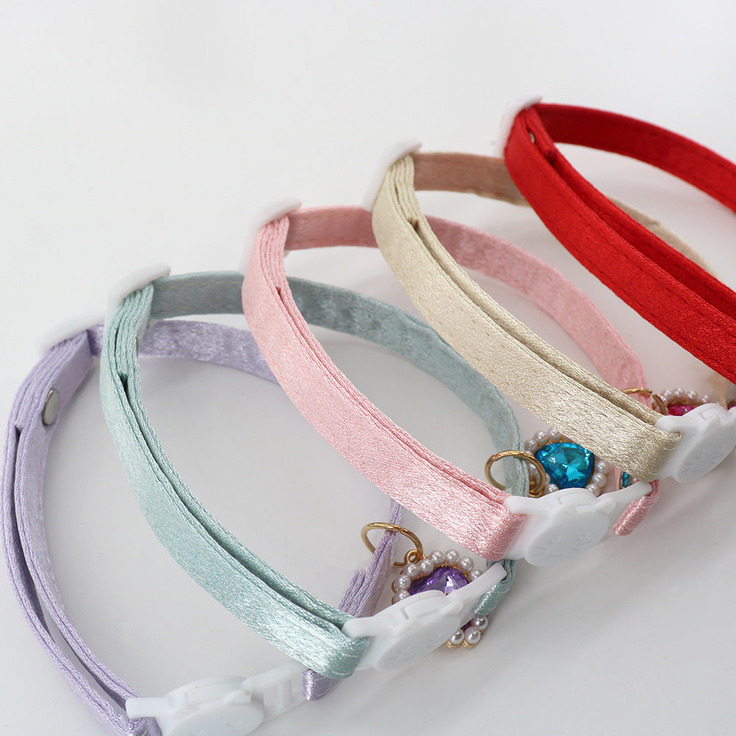 Close-up of the colorful collar straps and their satin-look sheen