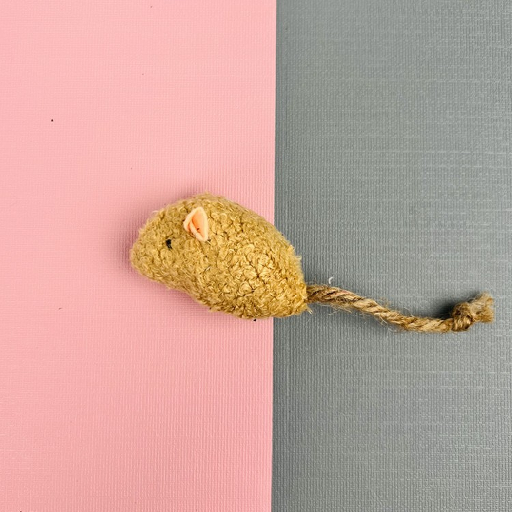 Camel mouse-shaped cat toy with cord tail