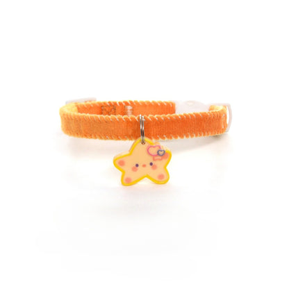 Side view of Mokka Simple Star Charm Collar showing clasp and chain details