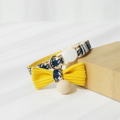 Mokka adjustable collar displayed from top angle emphasizing British style
